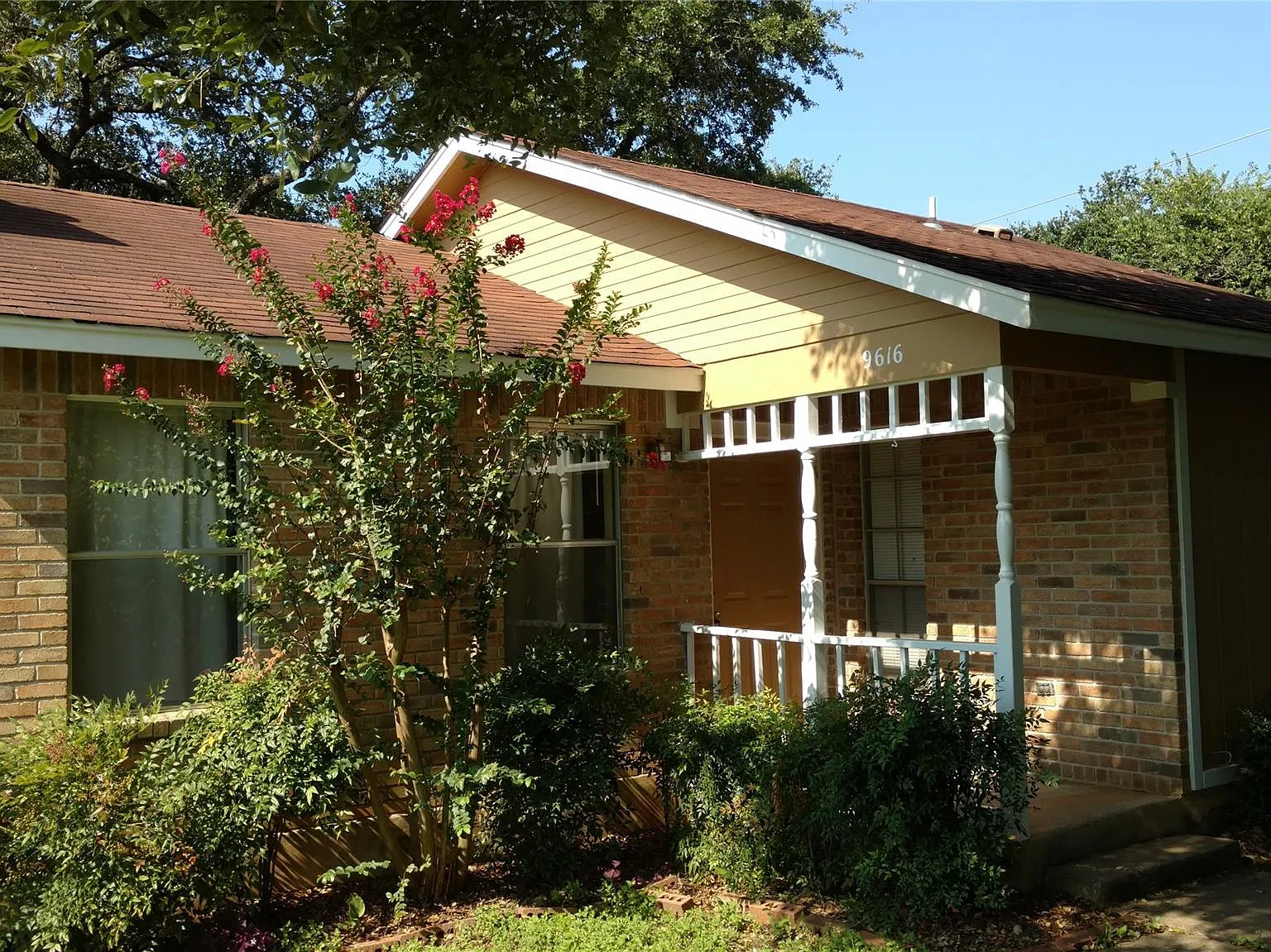 2 bed, 1.5 bath, 910 sqft, $1,350 — Photo 2