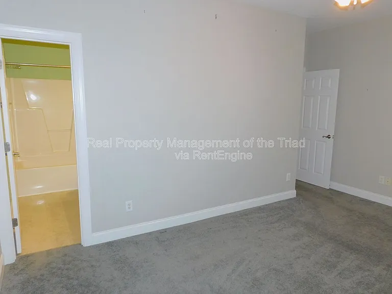 4 Rhododendron Dr — Photo 12