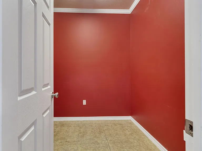 1486 Bentley Cir — Photo 32