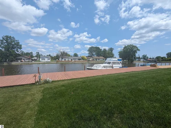 2947 E Midshipman Dr, Au Gres, MI 48703