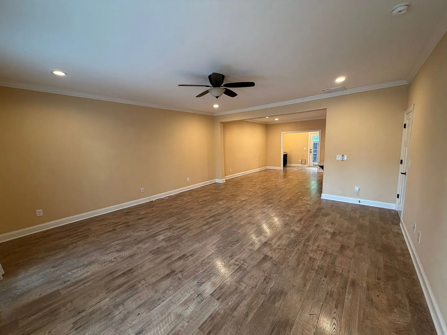 Beautiful 3 Bed 2 Bath Townhome in Generals Run — Photo 2