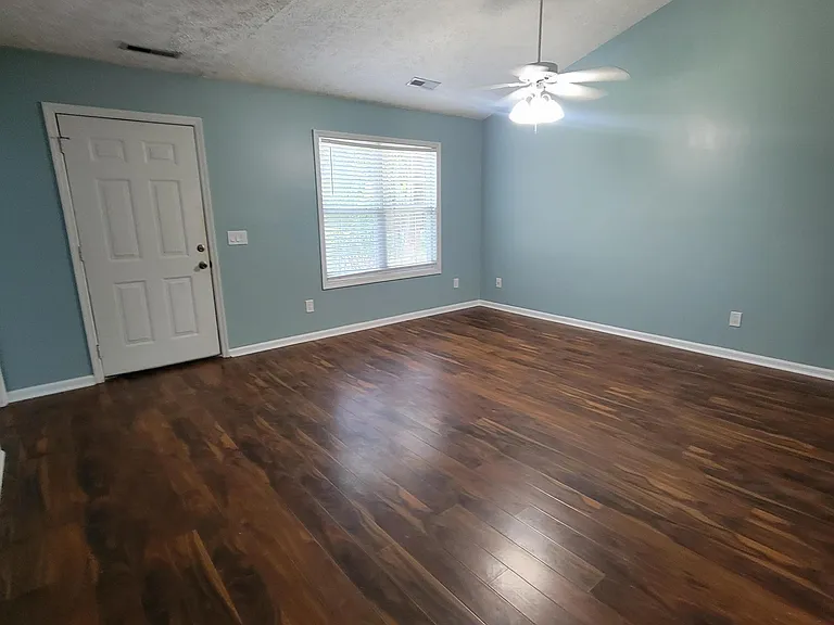 393 E Wood Ln — Photo 3