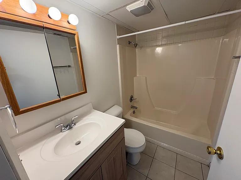 4403 W Broyhill Ct #B — Photo 7