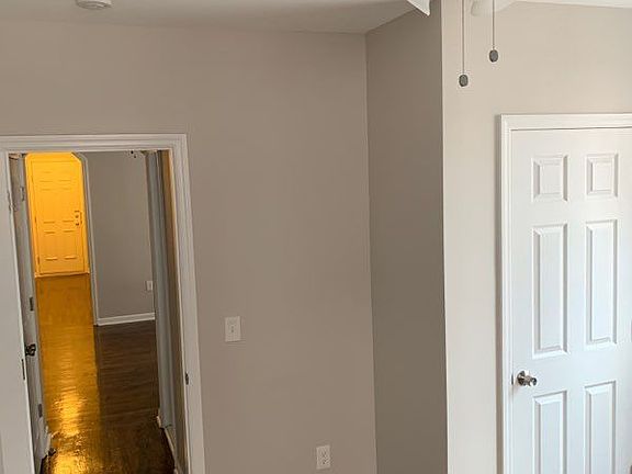 5th image of 671 Lincoln Ave APT 303