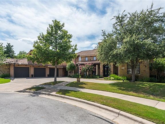 3rd image of 105 Shore Oaks Ct
