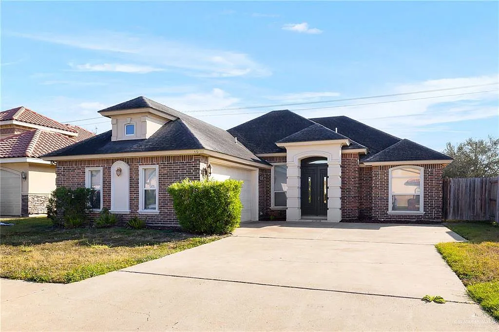 3 bed, 2.5 bath, 1950 sqft, $2,100 — Photo 1