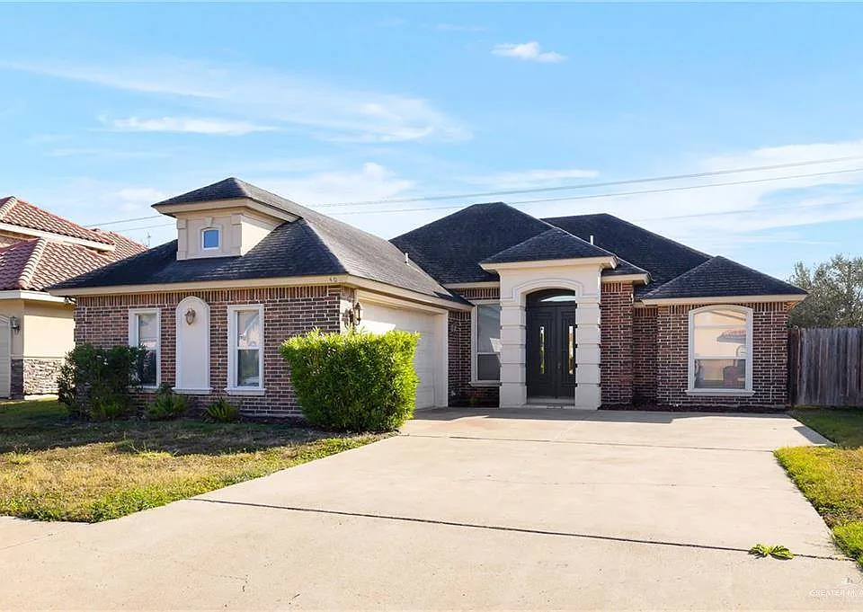 402 Hackberry Ave