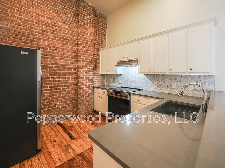 149 S Daniel Morgan Ave #B — Photo 8