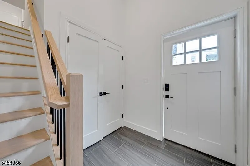 4 bed, 3.0 bath, 1566 sqft, $6,300 — Photo 3