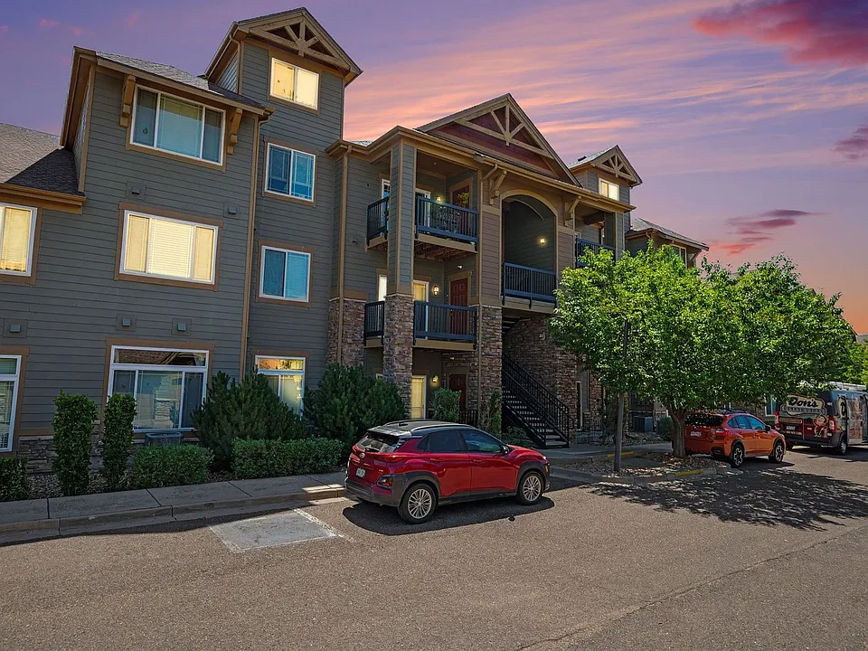 8846 S Kline St #202