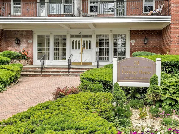 70 North Grove #1O, Freeport, NY 11520