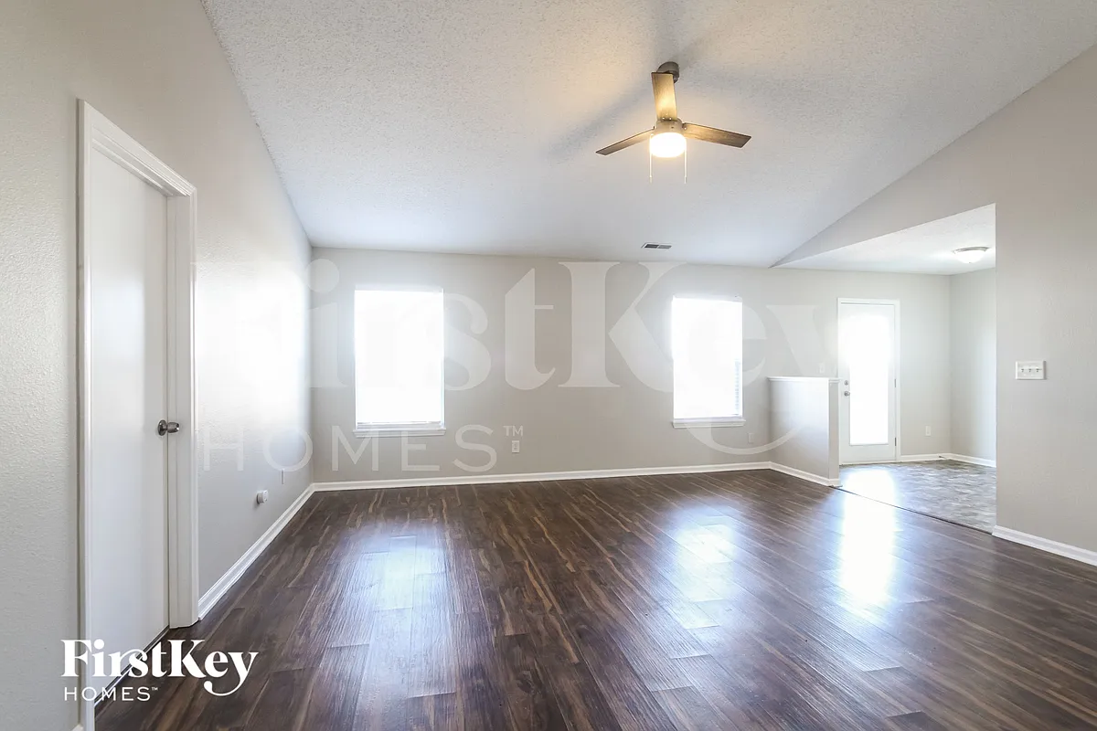 Building Photo - 9762 Trail Dr