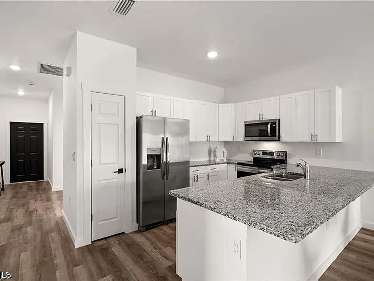 716 Gordon Ave S — Photo 2