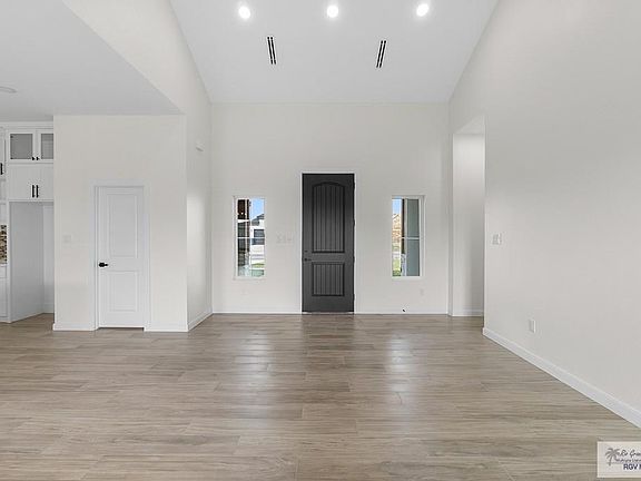 3rd image of 517 Oriole Dr