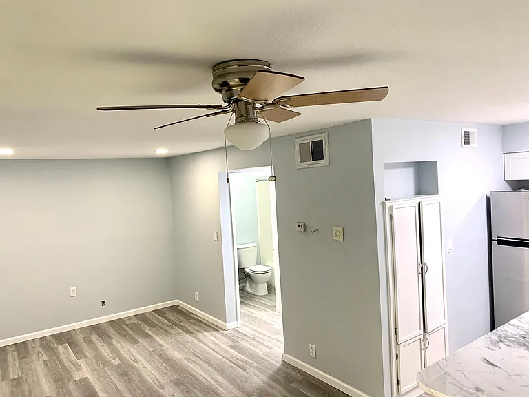 500 E Riverside Dr #122 — Photo 5