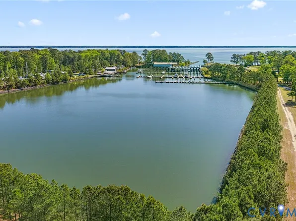 2097 Coles Point Rd, Hague, VA 22469