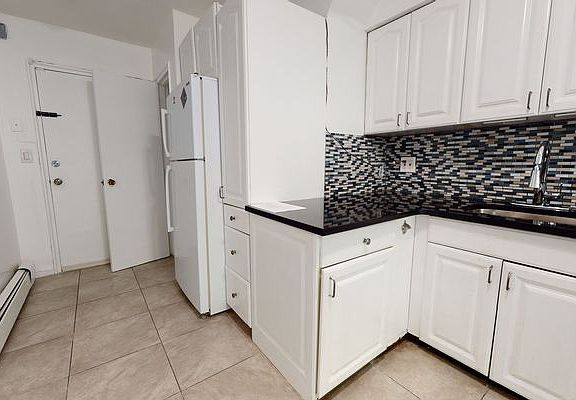 4th image of 2759 Bronxwood Ave #G