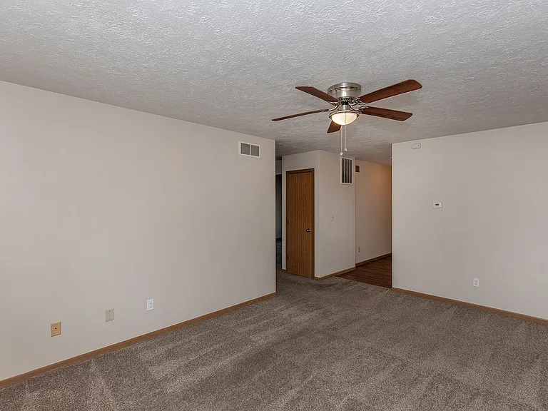 921 Pius Ln — Photo 10