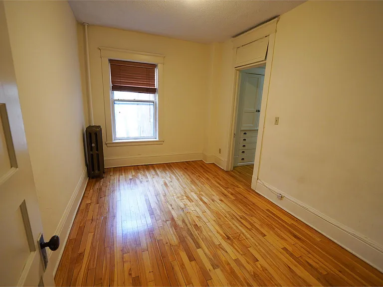 Oxford Street Apartments — Photo 6