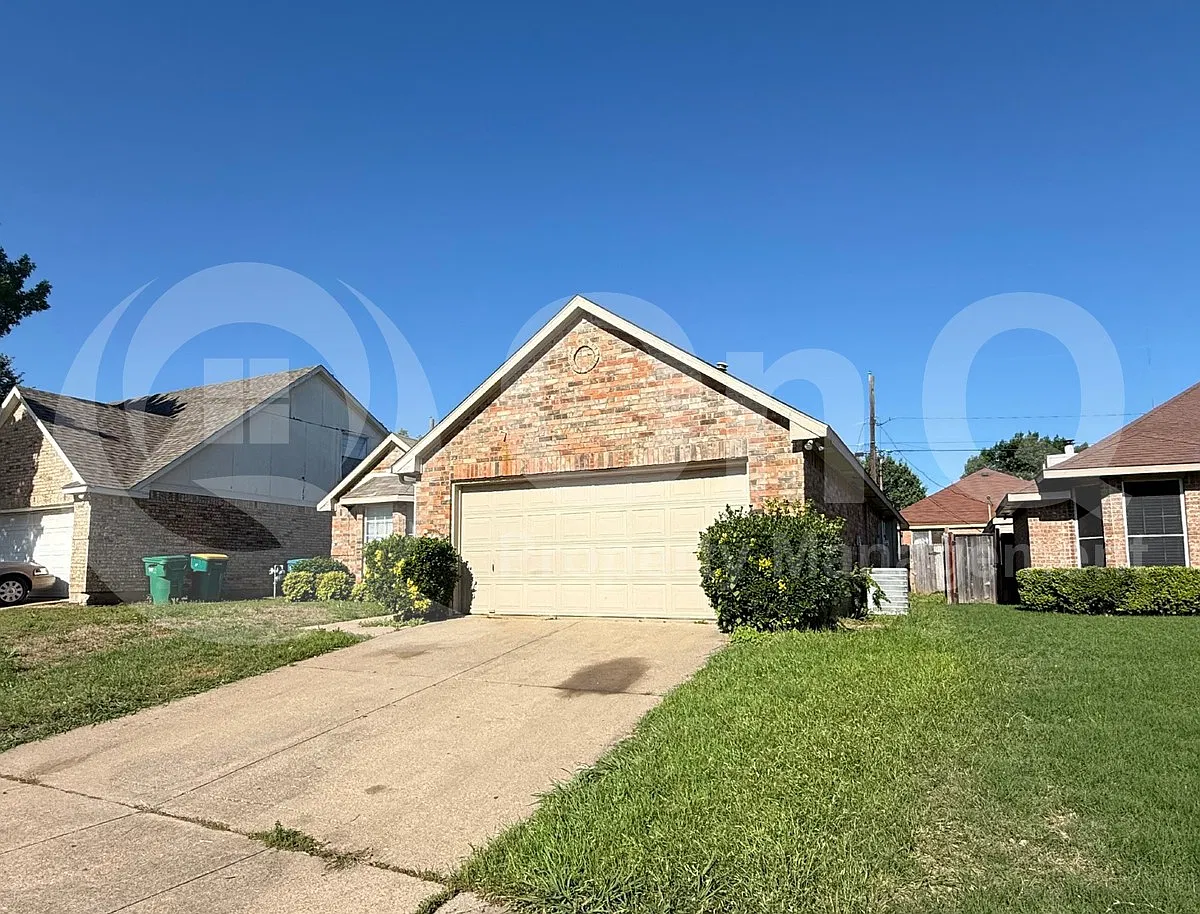 3 bed, 2.0 bath, 1771 sqft, $2,099 — Photo 2