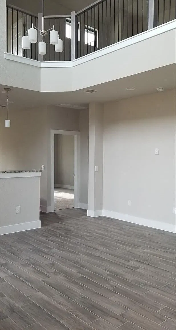 4 bed, 2.5 bath, 1975 sqft, $2,395 — Photo 3