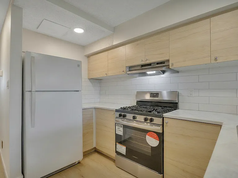 10611 155th St NW #B — Photo 2