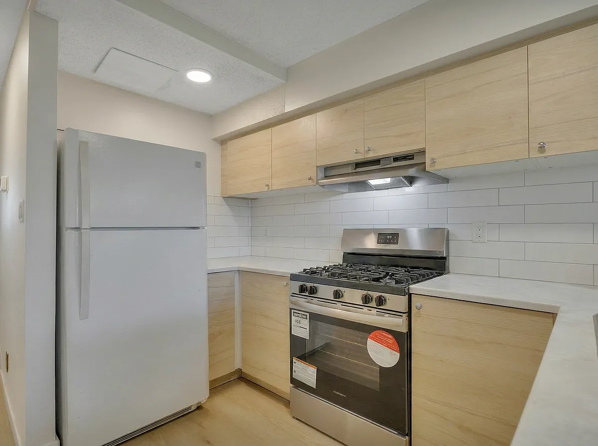 Building Photo - 10611 155th St NW #B
