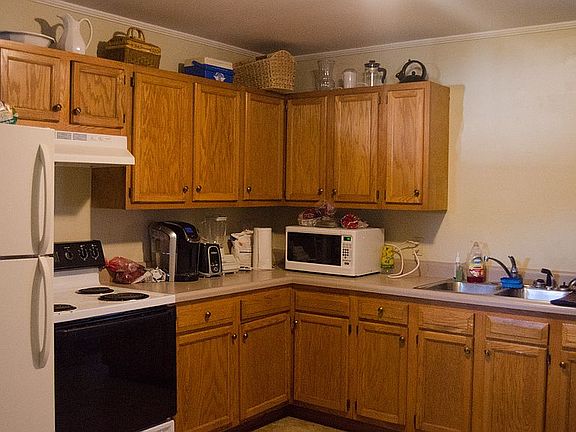 2nd image of 1101 N Reserve St