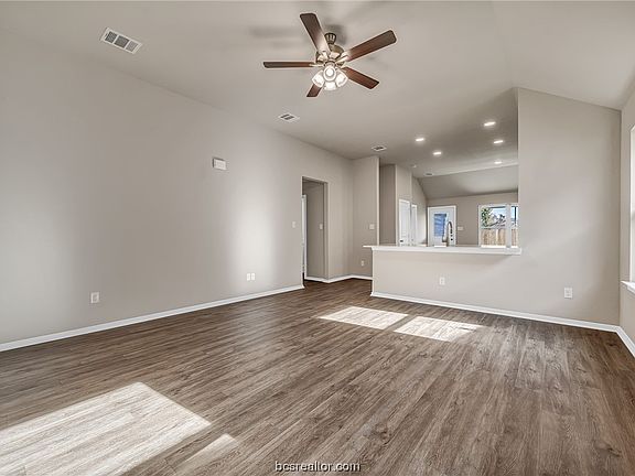 4th image of 1108 Highgarden Dr
