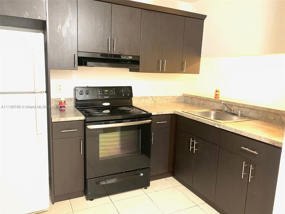 1st image of 4075 Lakeside Dr #4075