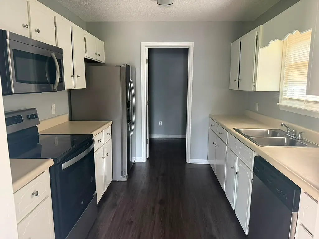 3 bed, 1469 sqft, $1,850 — Photo 4