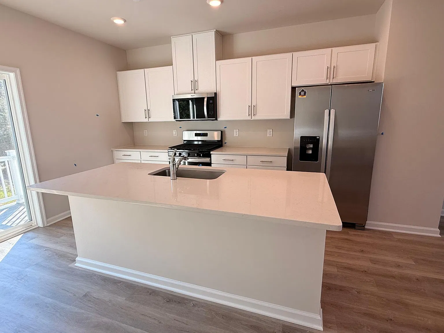 3 bed, 1962 sqft, $2,899 — Photo 2