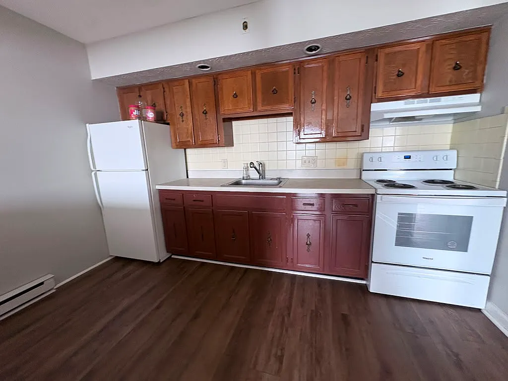 1 bed, $1,300 — Photo 1