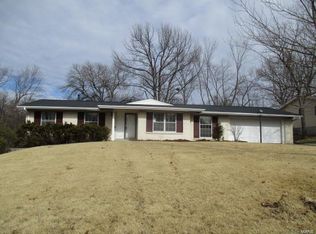 12161 Mirror Lake Dr, Saint Louis, MO