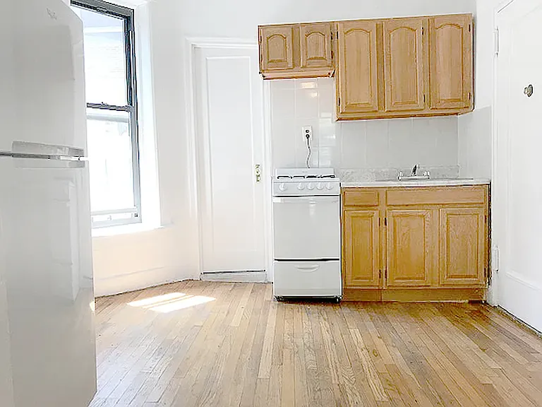 245 E 94th St #4C — Photo 3