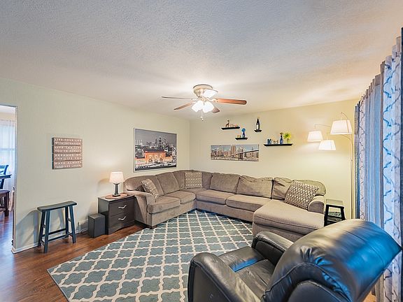 3rd image of 6915 Rowland Ave