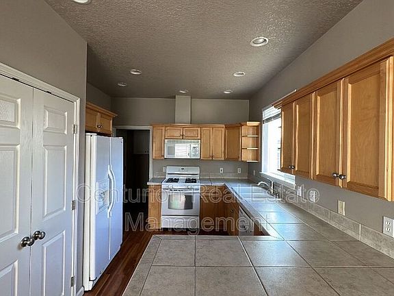 4th image of 1882 Teton Dr