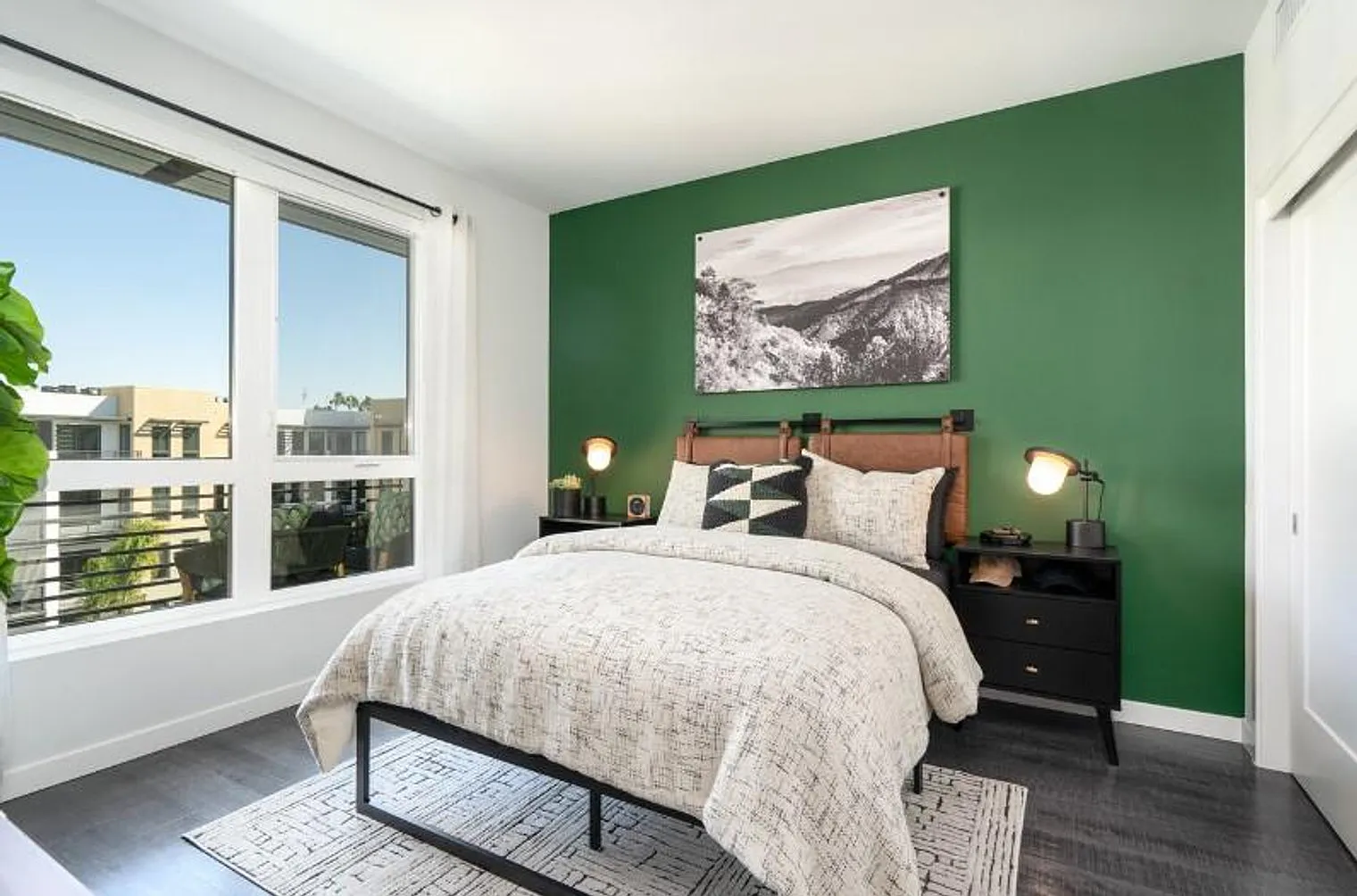 2 bed, 1.0 bath, 990 sqft, $9,571 — Photo 4