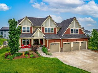 9 Rapp Farm Blvd, North Oaks, MN 55127