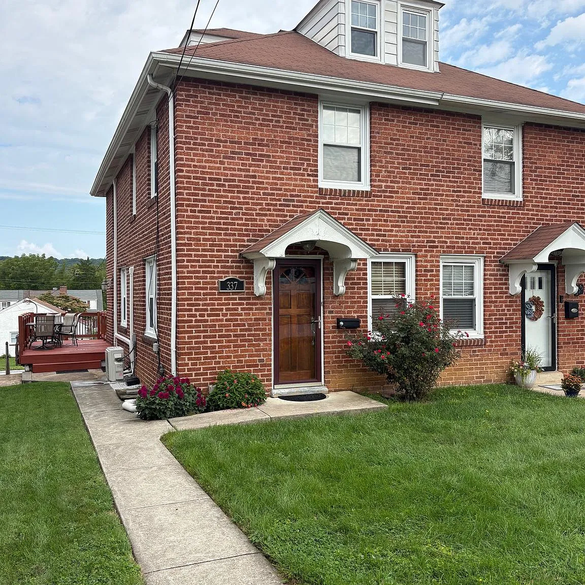 3 bed, 1188 sqft, $2,300 — Photo 1