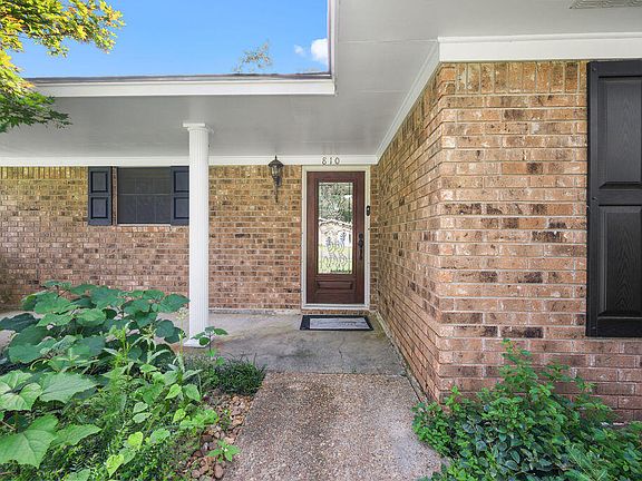 3rd image of 810 Chinquapin Dr