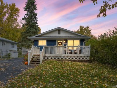 6580 Oakridge Dr, Waterford, MI, 48329