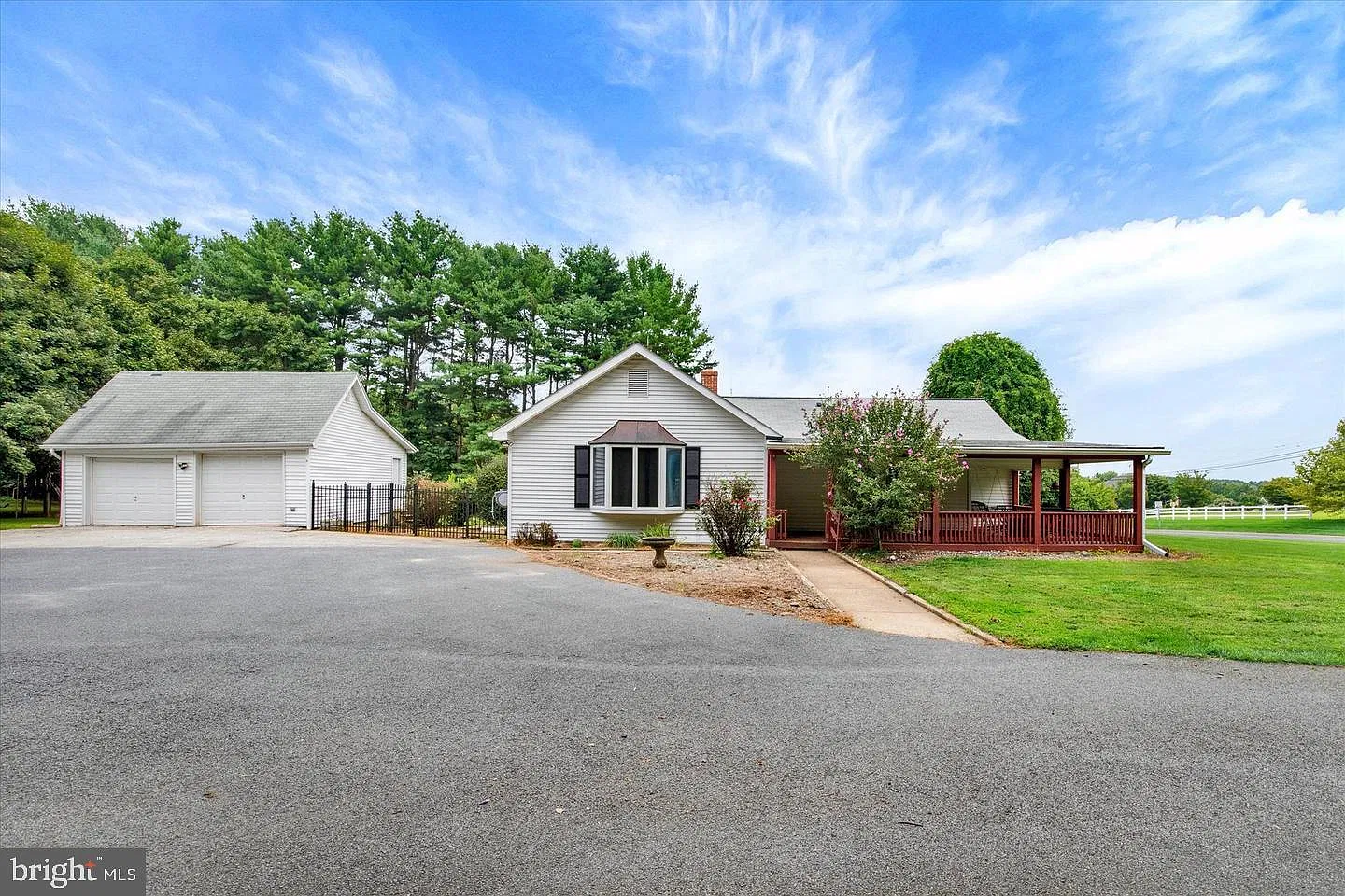 3 bed, 2.0 bath, 2028 sqft, $4,000 — Photo 3