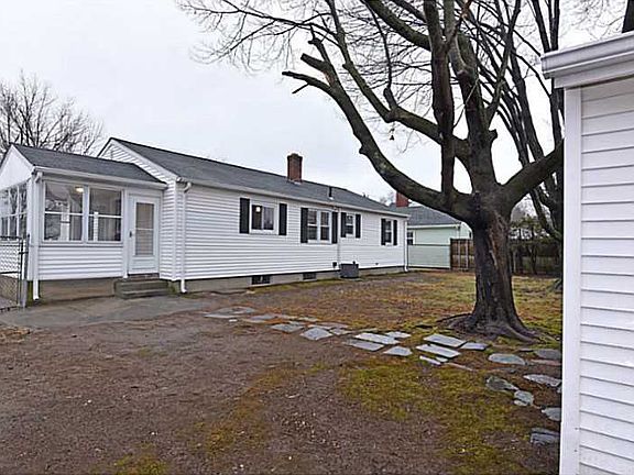 4th image of 7 Maribeth Dr