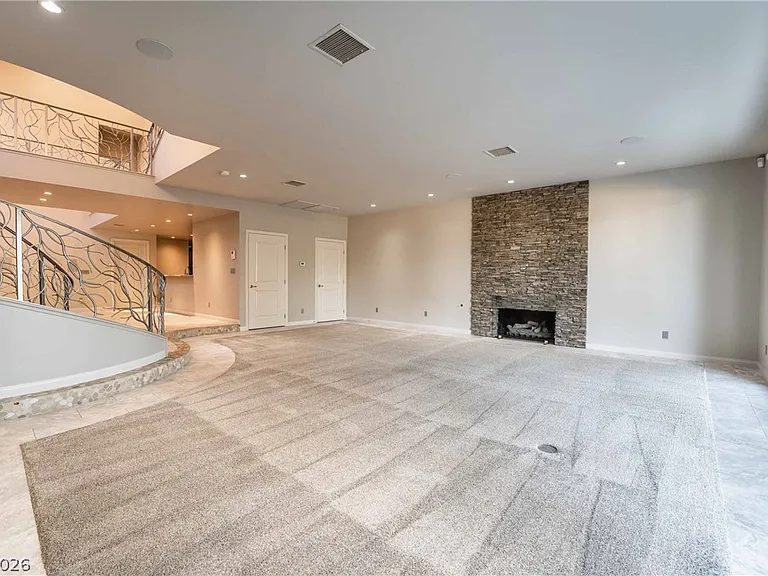 980 Vegas Valley Dr — Photo 10