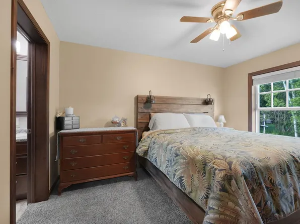 9850 S Perrins Landing Dr, Traverse City, MI 49684
