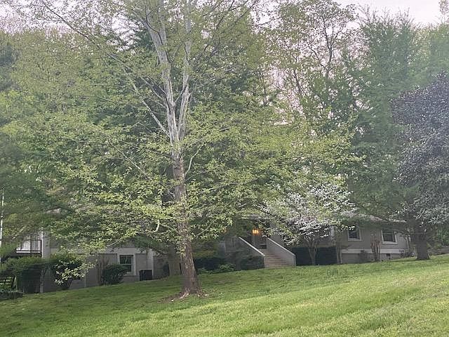 2nd image of 915 Otter Creek Rd