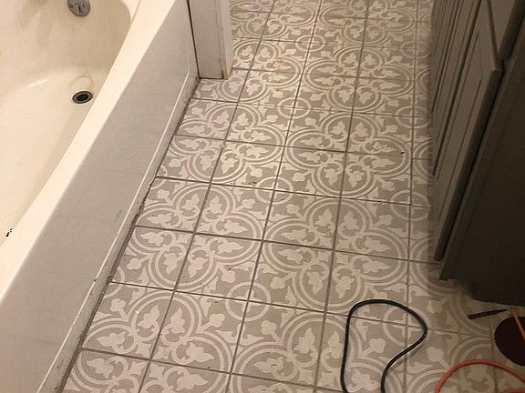 2nd image of 122 E Inlet Cir