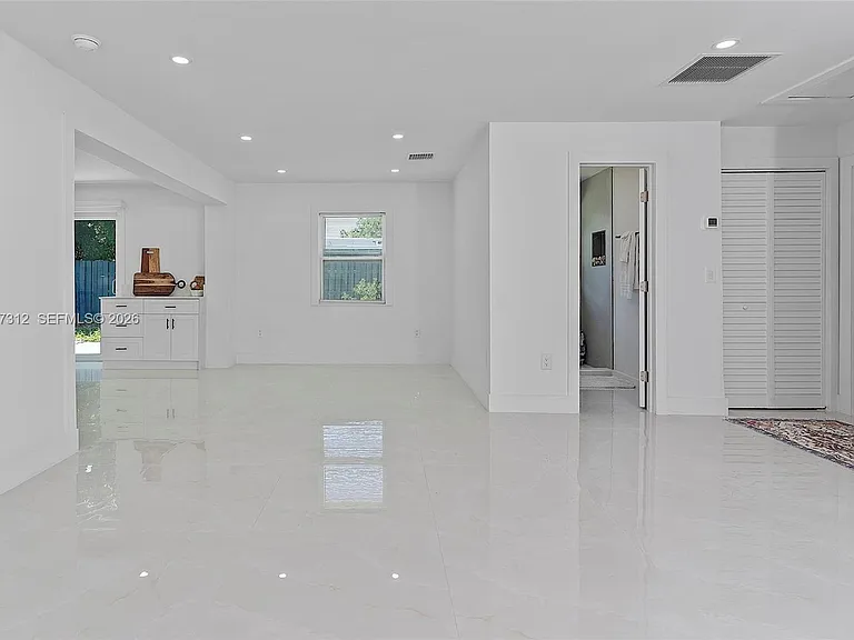 1473 NE 30th Ct — Photo 6