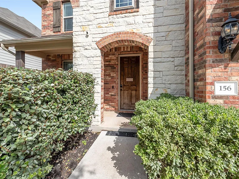 156 Banana St — Photo 3